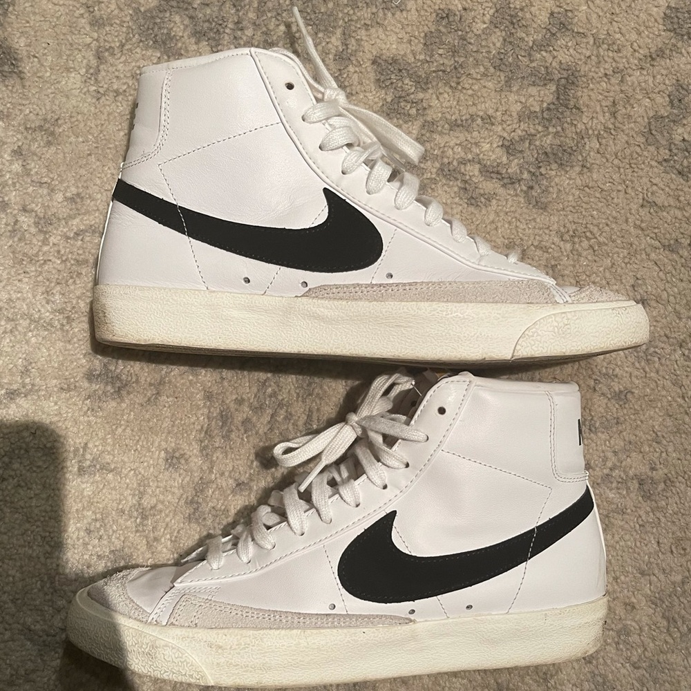 Used good condition men’s Nike blazer size 9.5